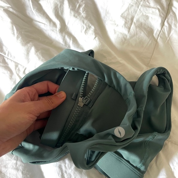 Women's Medium Support Zip Front Sports Bra Size XS-S color green/aquamarine - Picture 8 of 8